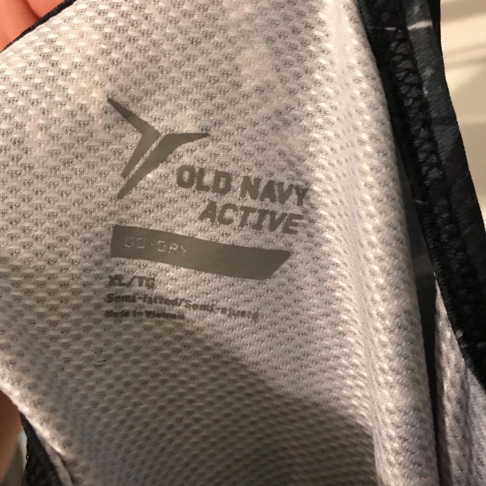 Patterned Workout Shirt - Picture 3 of 3